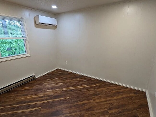 Building Photo - 411 Lindsay Rd