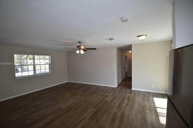 Building Photo - 1712 NW 15th Ave