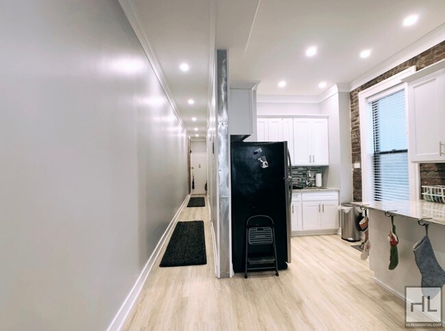 Building Photo - 1-bdrm w/yard and minutes from prospect park