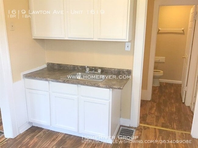 Building Photo - Must see! 1 bed/ 1 bathroom duplex!