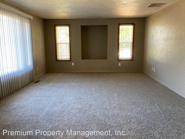 Foto del edificio - 3 br, 2 bath House - 5419 Joan Drive N