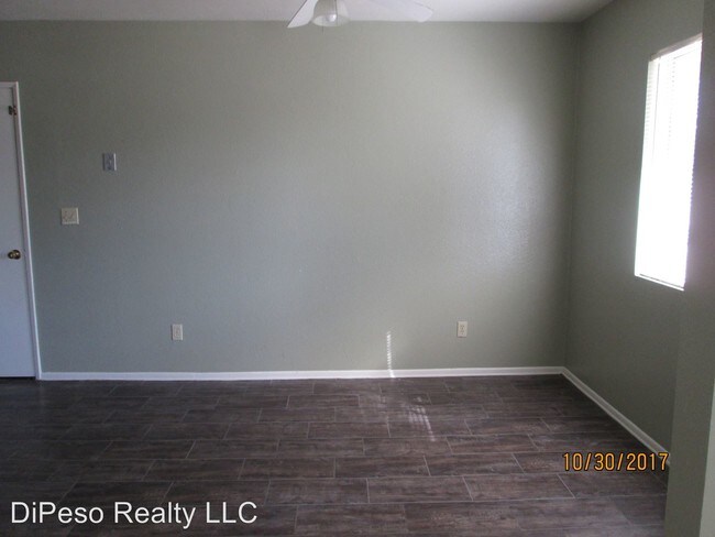 Building Photo - 3 br, 1 bath House - 716 W. 5th St.