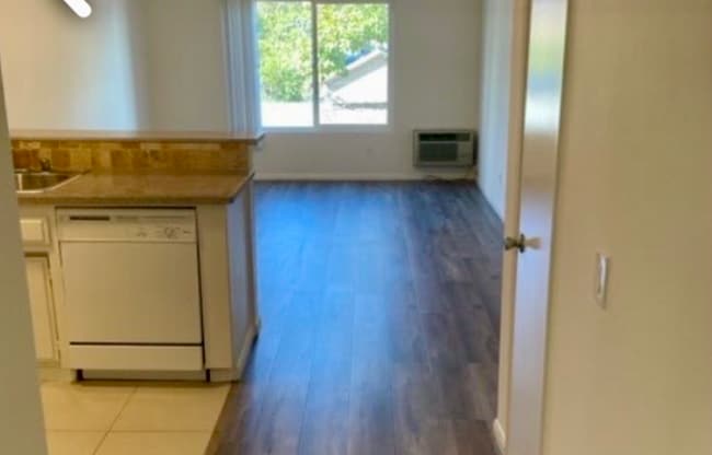 Foto del edificio - 3838 Vinton Ave