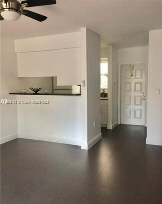 Foto del edificio - 798 Crandon Blvd