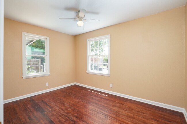 Foto del edificio - UPDATED 3-BEDROOM HOME IN LOS ANGELES HEIGHTS