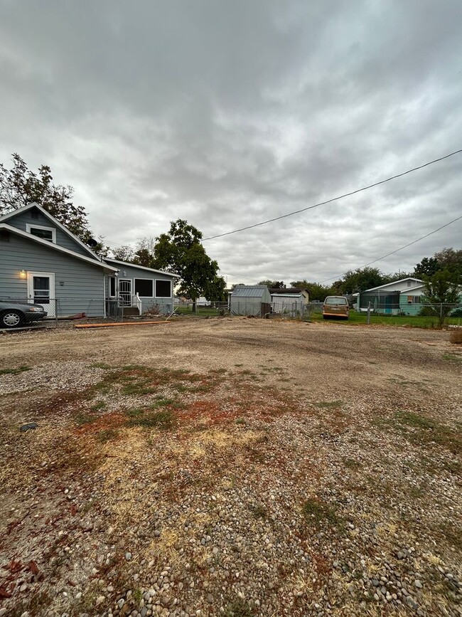 Building Photo - Charming 1 bedroom 1 bathroom home