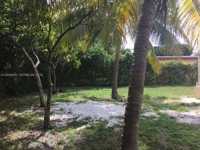 Foto del edificio - 805 NE 138th St