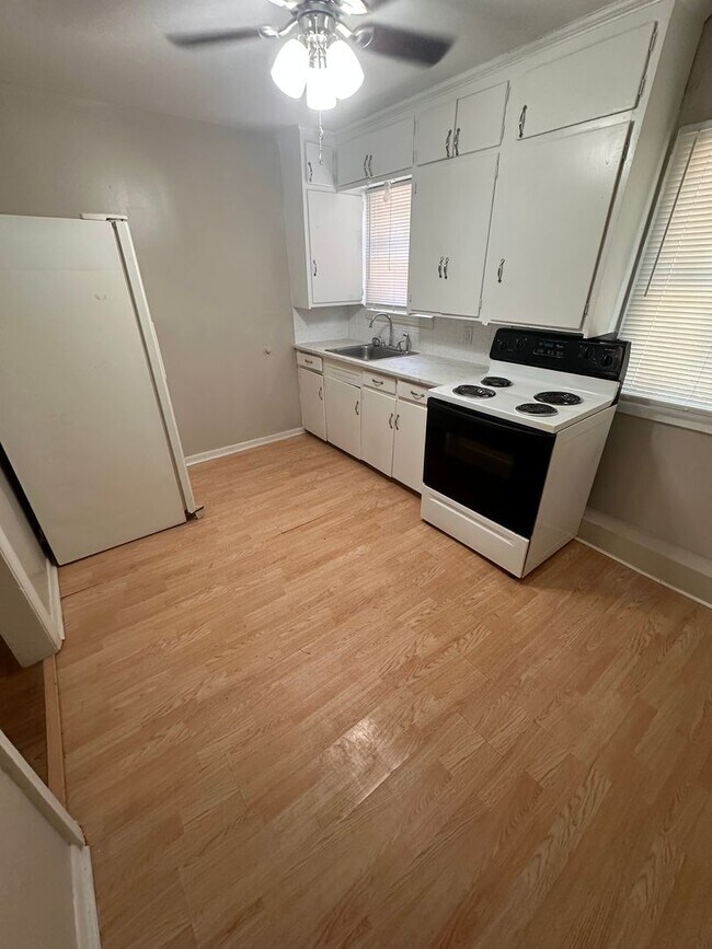 Foto del edificio - 407 N Clayton Ave