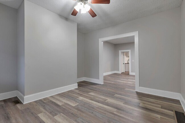 Foto del edificio - 293-295 Woodrow Ave