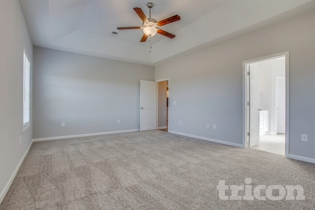 Building Photo - 913 Stokewood Pl