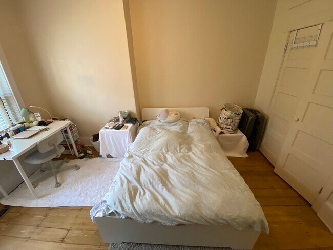 Foto del edificio - 33 Bay State Rd