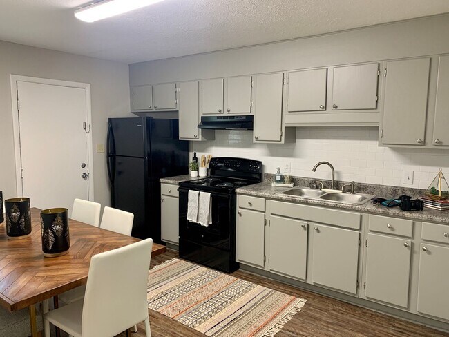 Foto del interior - Azalea Court I