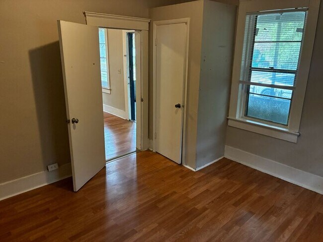 Foto del edificio - 1672 W 2nd St