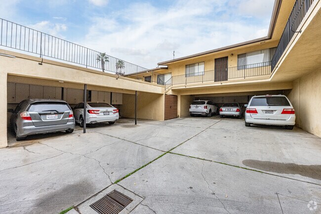 Aparcamiento - Bright Manor