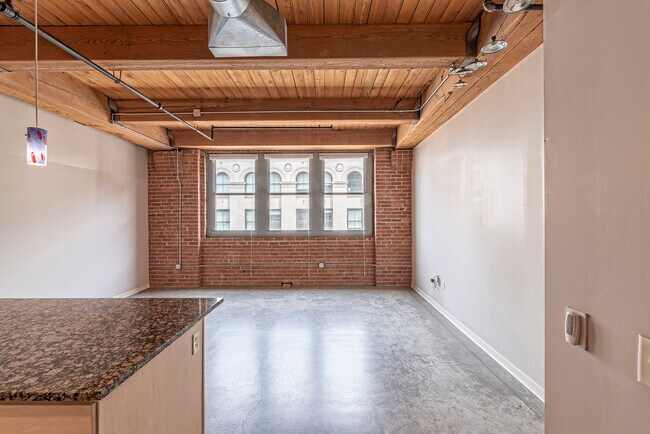 Building Photo - 710 Broadway Blvd