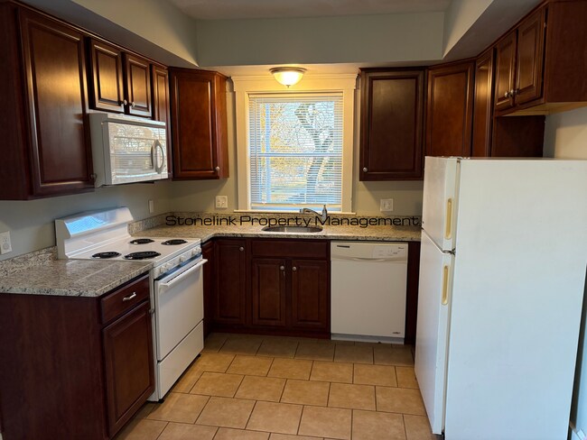 Foto del edificio - 296-298-298 Roger Williams Ave