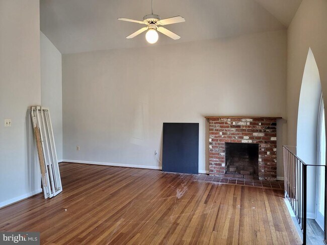 Building Photo - 710 Princess Anne St