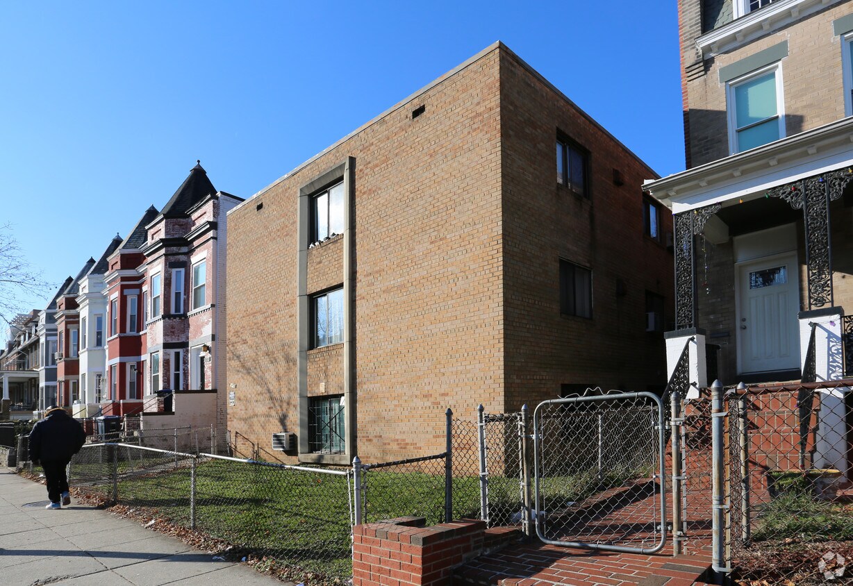 Building Photo - 3624 11th St NW