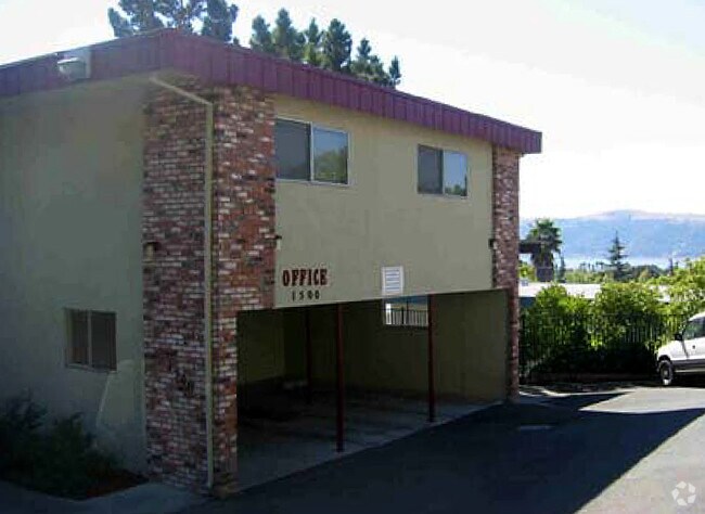 Building Photo - Villa Panorama