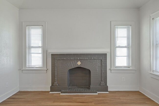 Building Photo - 2209 N Bath Ave