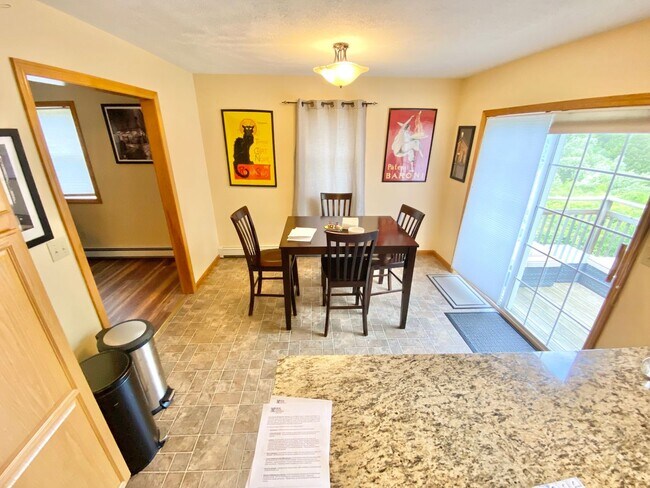 Building Photo - 3 Bedroom Apartment in Home VT Available 8/1!
