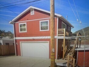 Building Photo - 6836 Lakewood Dr