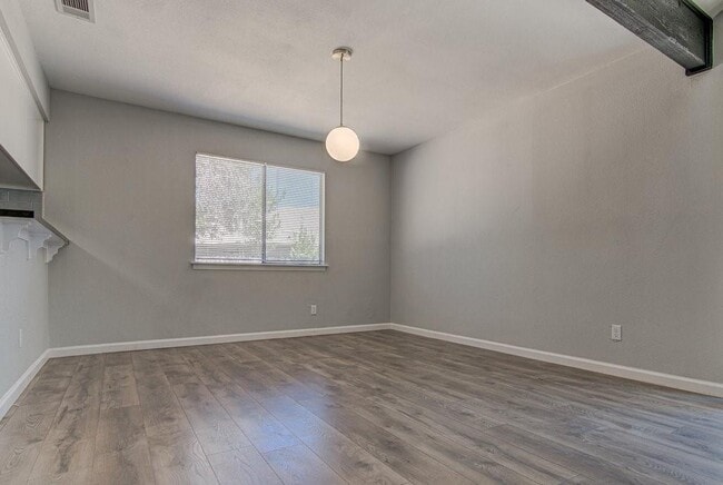 Foto del edificio - 1605 Dale Cove