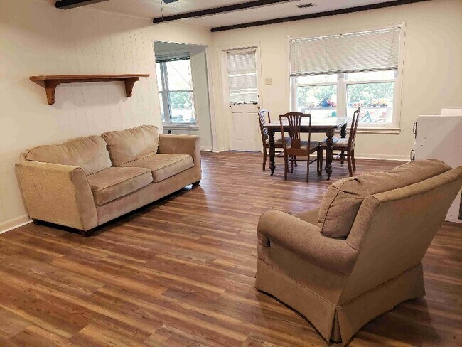 Foto del edificio - 420 Kim Dr