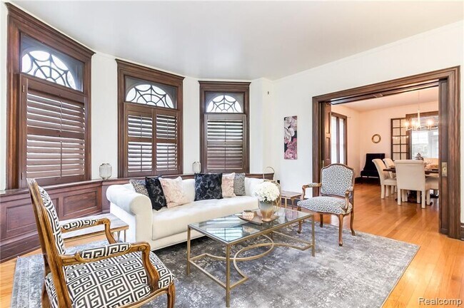 Foto del edificio - 1005 Iroquois Ave