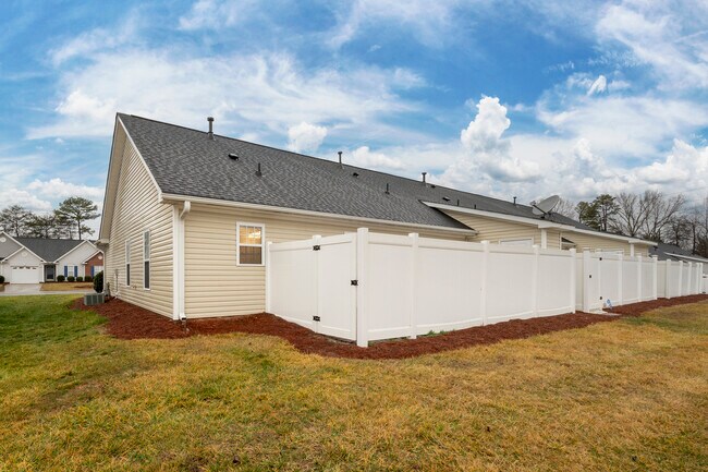 Foto del edificio - 3939 Creekside Ct