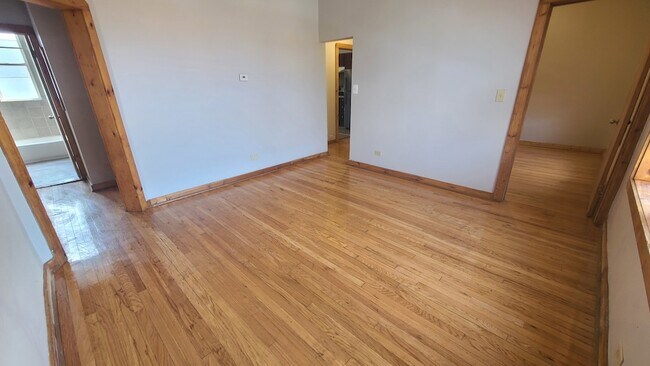 Foto del edificio - 1409 E 69th Pl