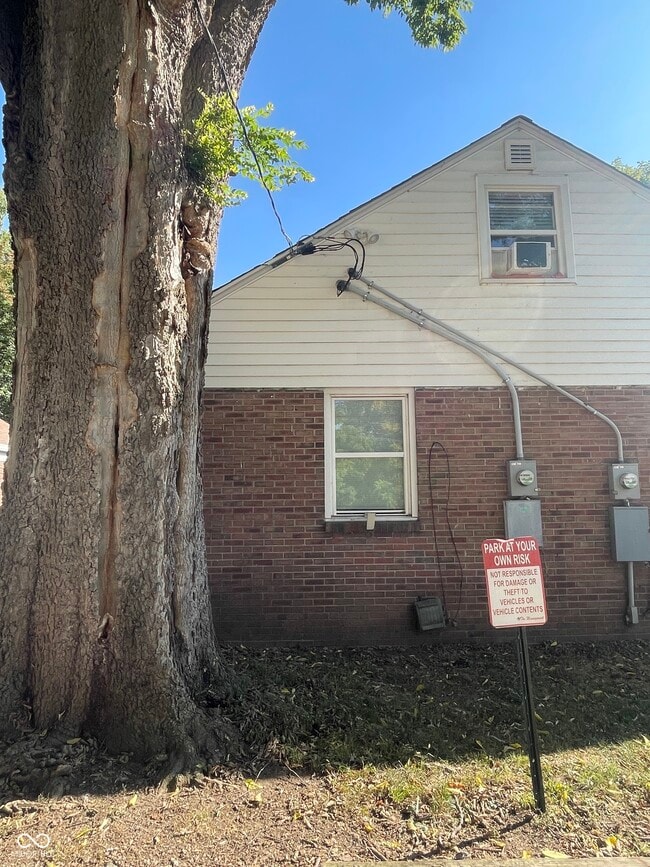 Foto del edificio - 615 N Tibbs Ave