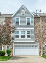 Building Photo - 352 NE Kingwood Building Photo - 352 NE Kingwood