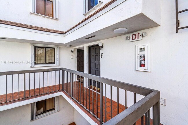 Building Photo - 1520 Salzedo St