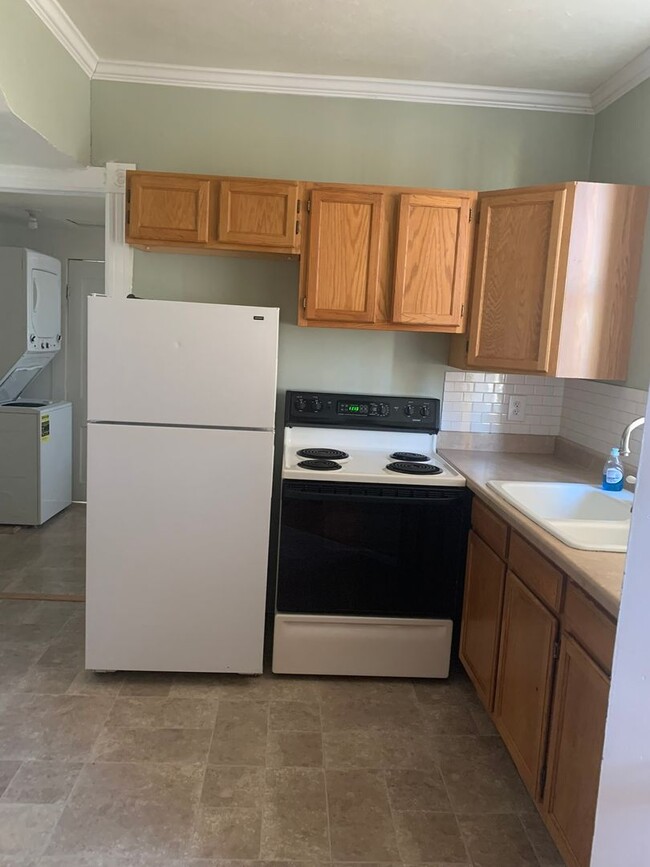 Building Photo - Cozy 2 Bedroom in Ivywild