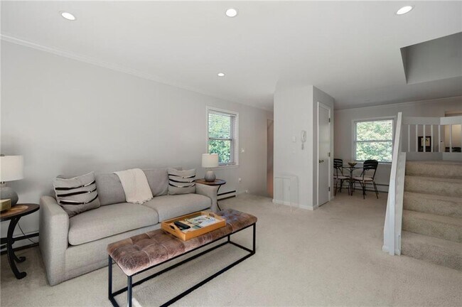 Building Photo - 364 Bellevue Ave