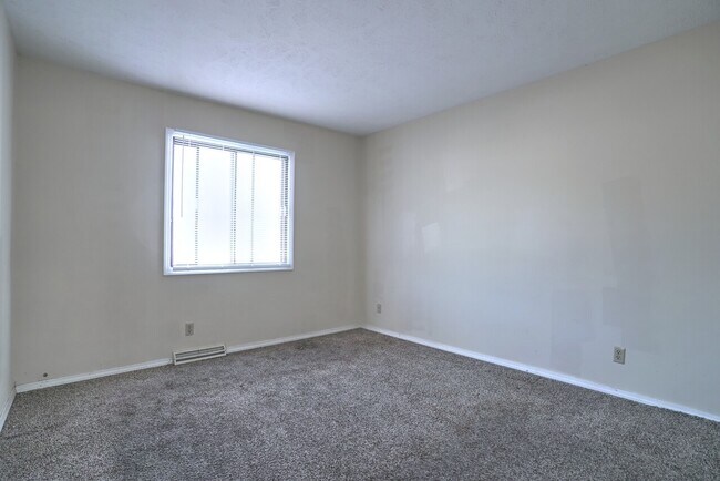 Building Photo - 906/908 Laurelwood