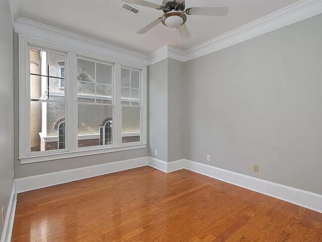Building Photo - 802 Clifton Heights Ln NE