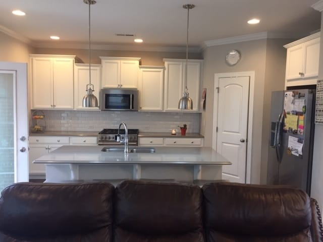 Building Photo - Beautiful home in desirable neighborhood o...