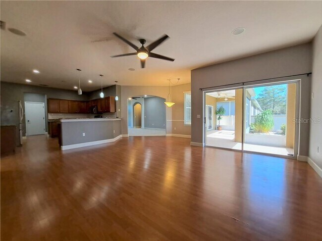 Building Photo - 6420 Evergreen Park Dr