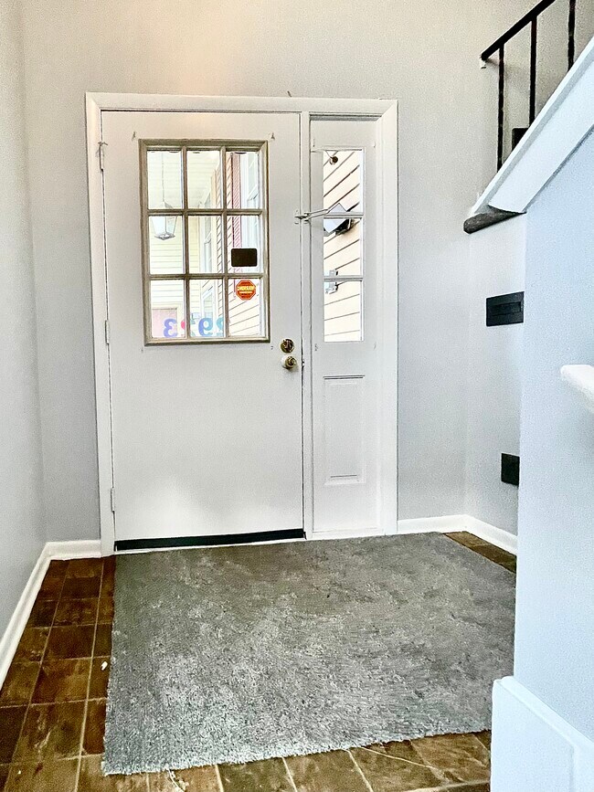Foto del edificio - 2923 Trudy Ln