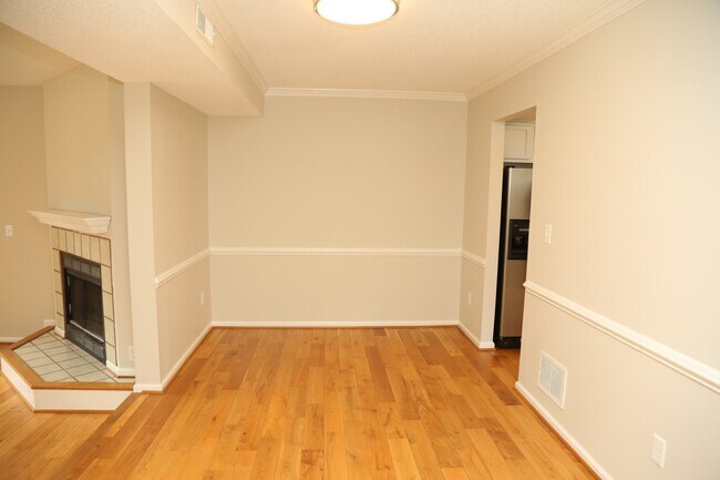 Building Photo - 3 Bedroom Townhouse in Minor Hill