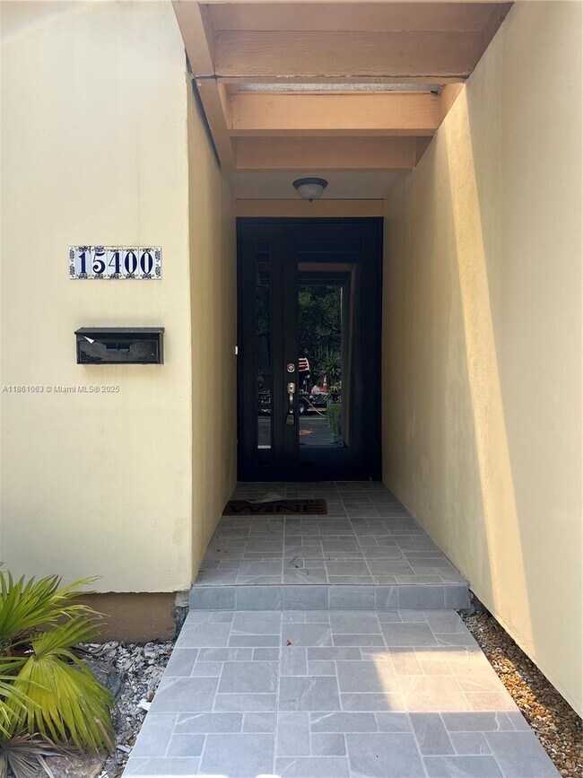 Foto del edificio - 15400 Sharpecroft Dr