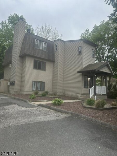 Building Photo - 362 Rutherford Ave