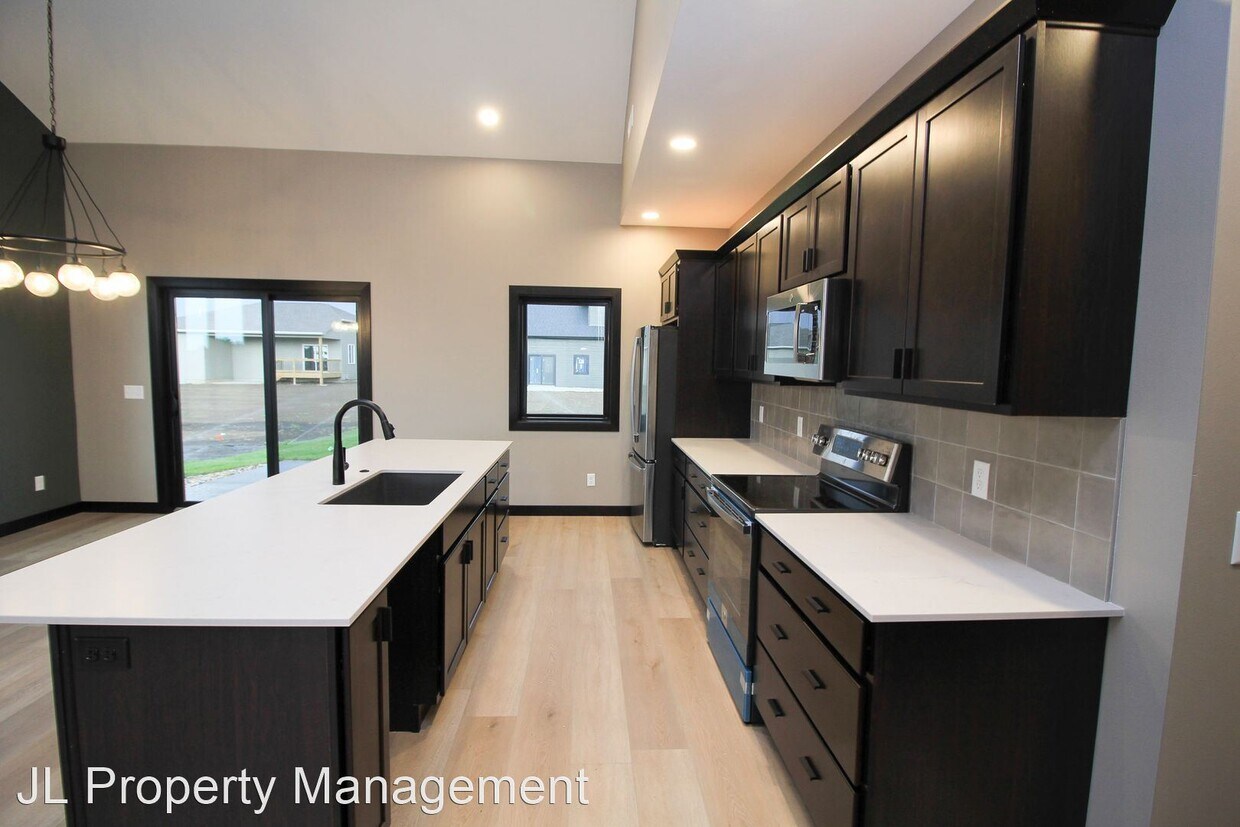 Foto principal - 4 br, 3 bath House - 5402 W Patriot Street