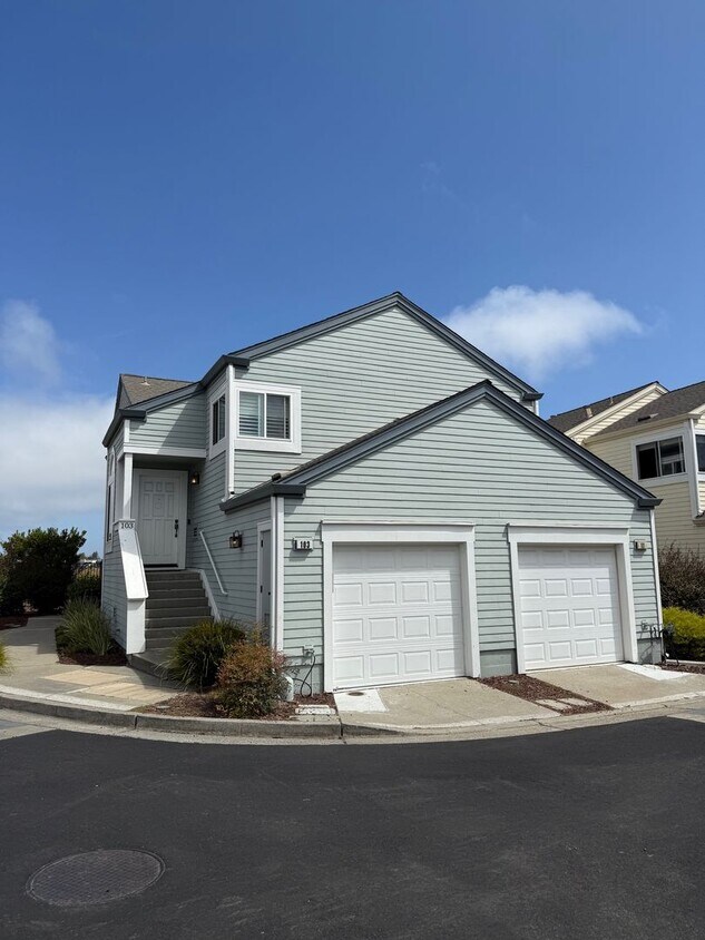 Foto principal - Alameda's most sought after gated communit...