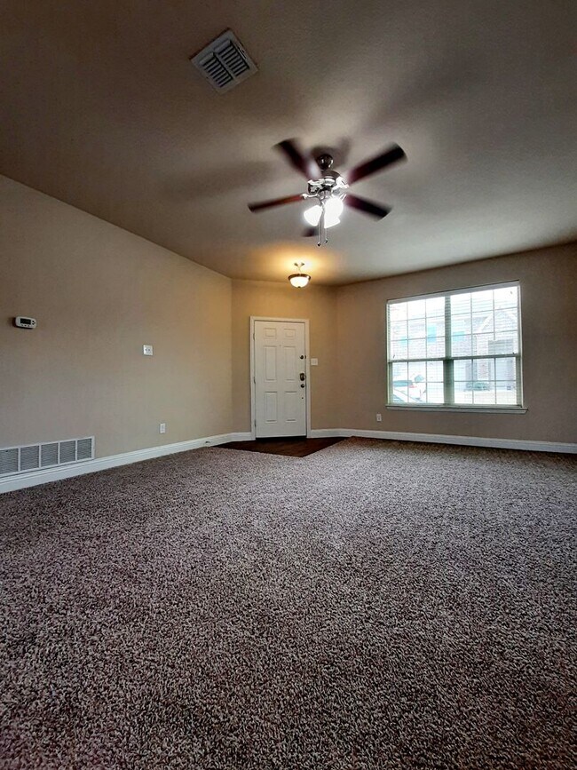 Foto del edificio - Beautiful 4 Bedroom, 2 Bath in sought after Arlington Neighborhood!