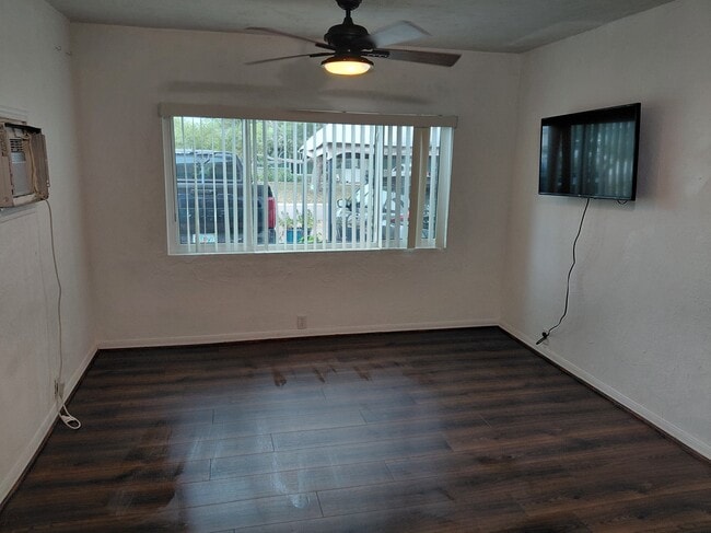 Foto del edificio - 5720 24th St W