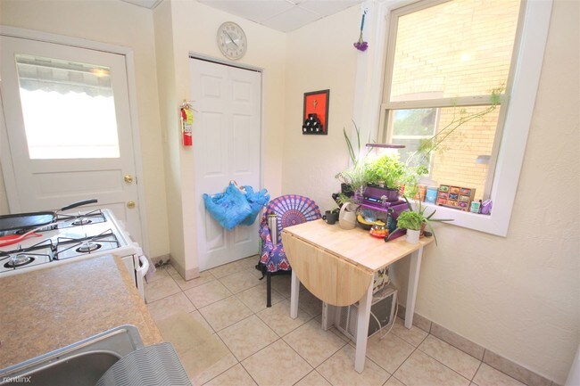 Foto del edificio - 1 br, 1 bath  - 330 Melwood Ave  for August