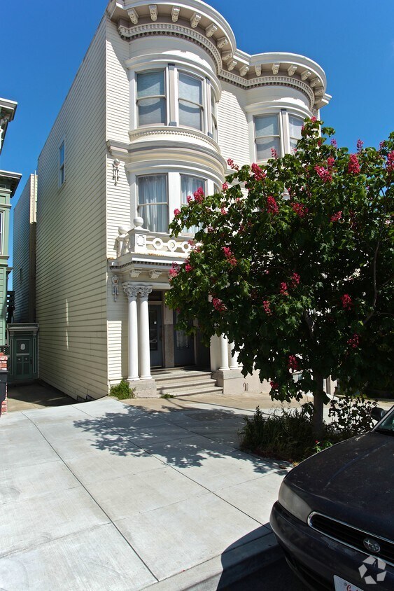 Building Photo - 1257-1261 Dolores St